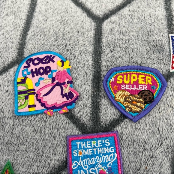 6 Girl Scout Patches and Pins Y - Picture 5 of 6